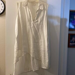 Layered, sleeveless white linen blouse, chico’s size 2. No iron, looks good on!